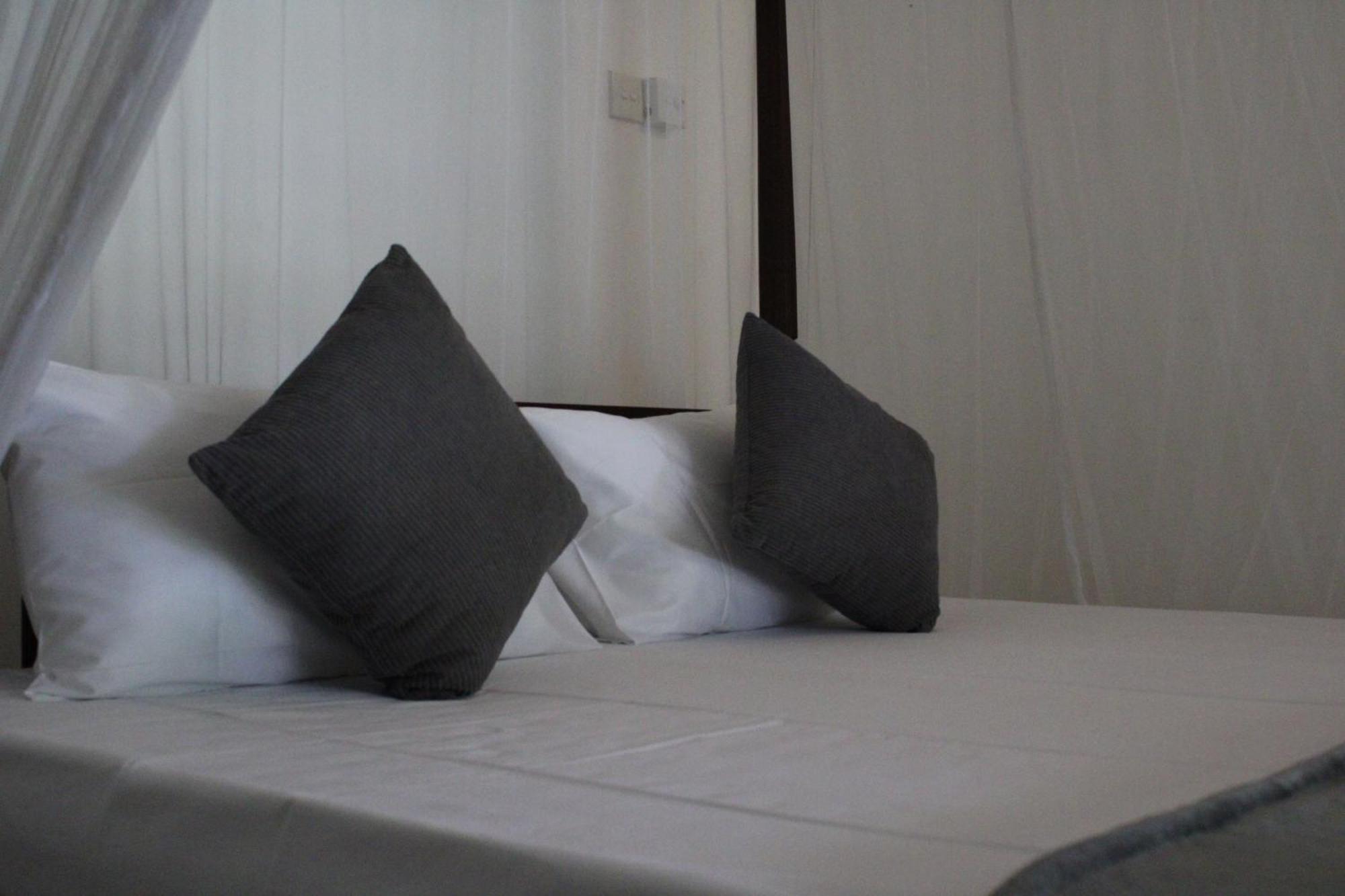 Sun And Surf Rest Hotell Ahangama Exteriör bild