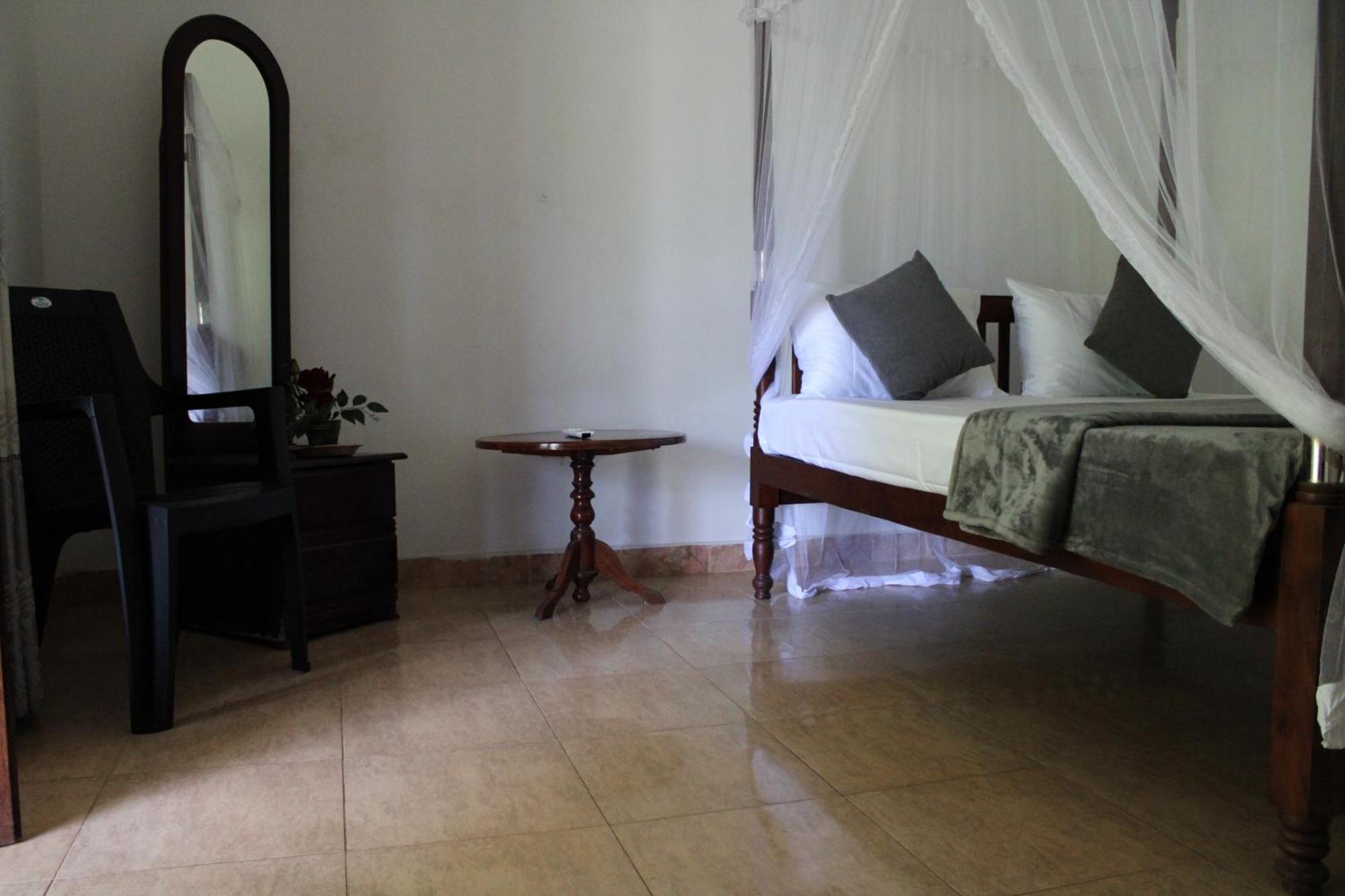 Sun And Surf Rest Hotell Ahangama Exteriör bild