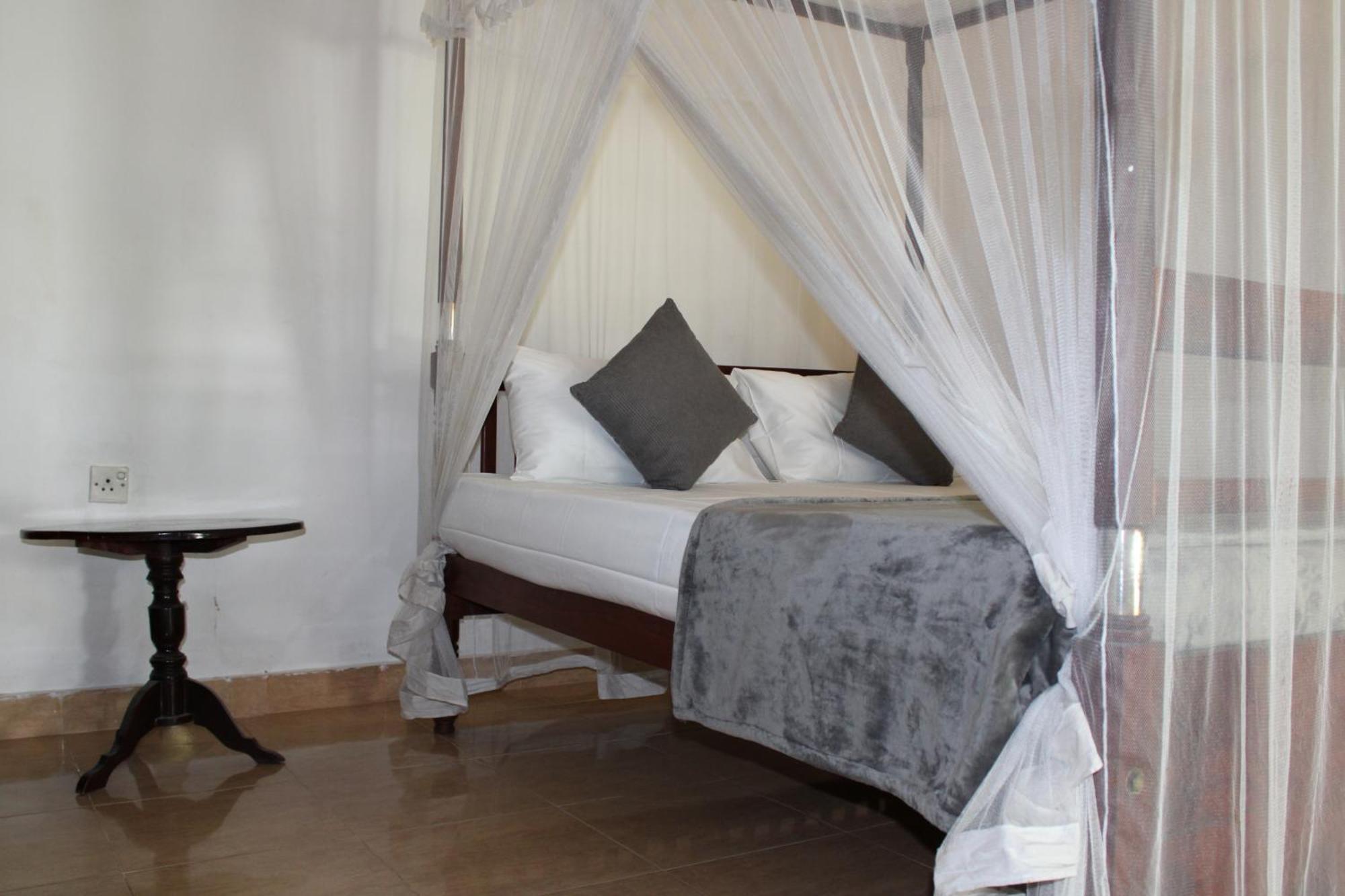 Sun And Surf Rest Hotell Ahangama Exteriör bild