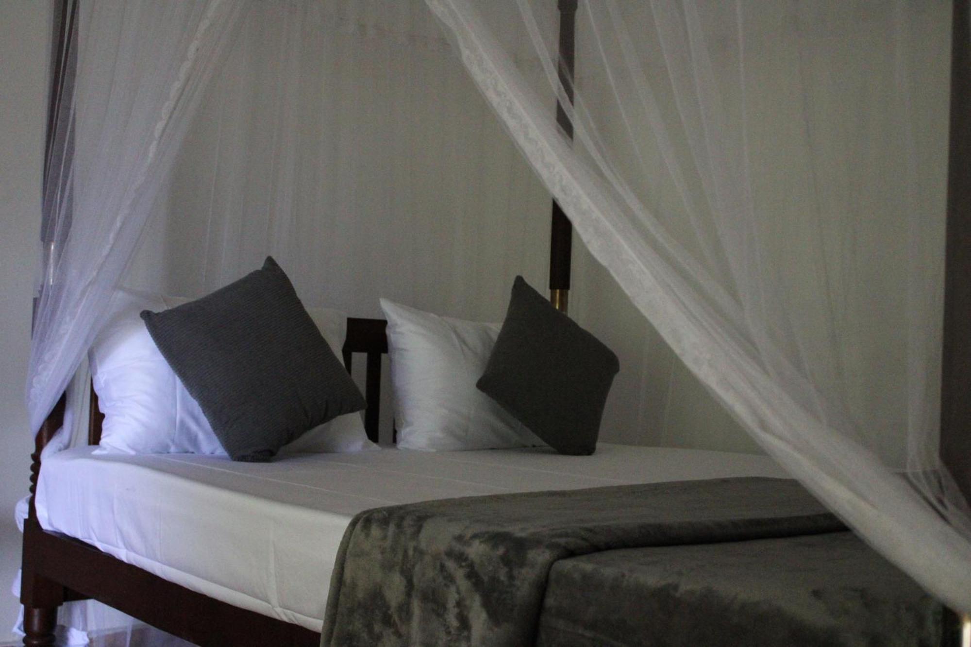 Sun And Surf Rest Hotell Ahangama Exteriör bild
