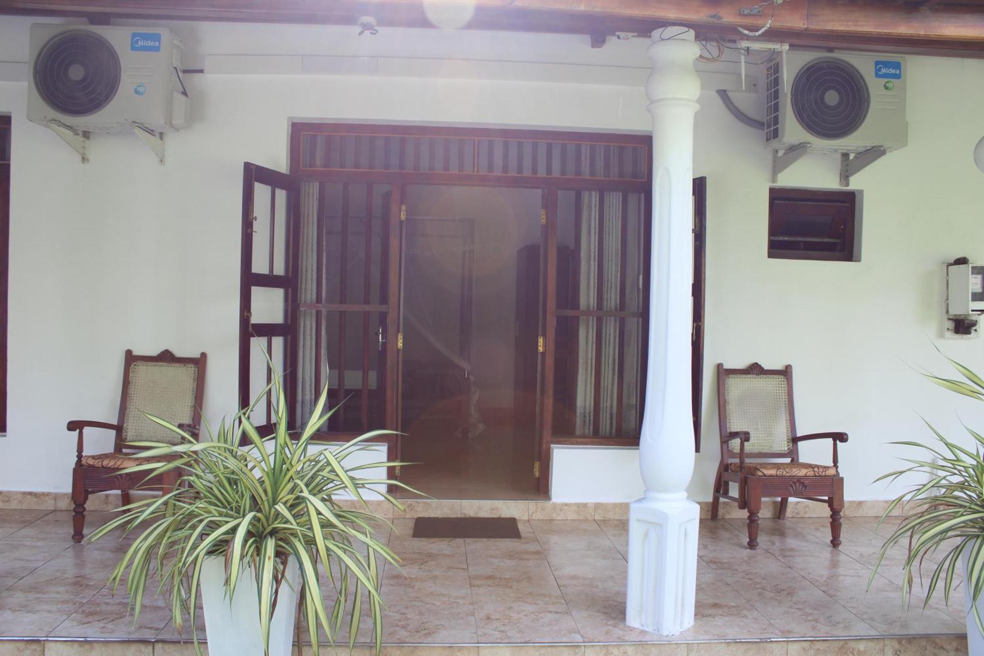 Sun And Surf Rest Hotell Ahangama Exteriör bild