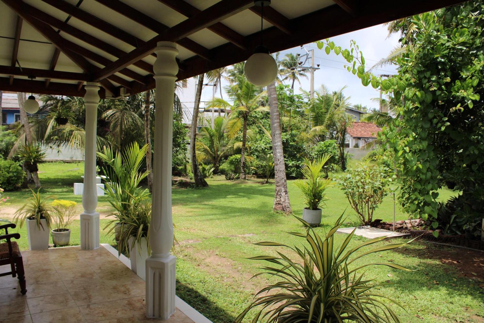 Sun And Surf Rest Hotell Ahangama Exteriör bild