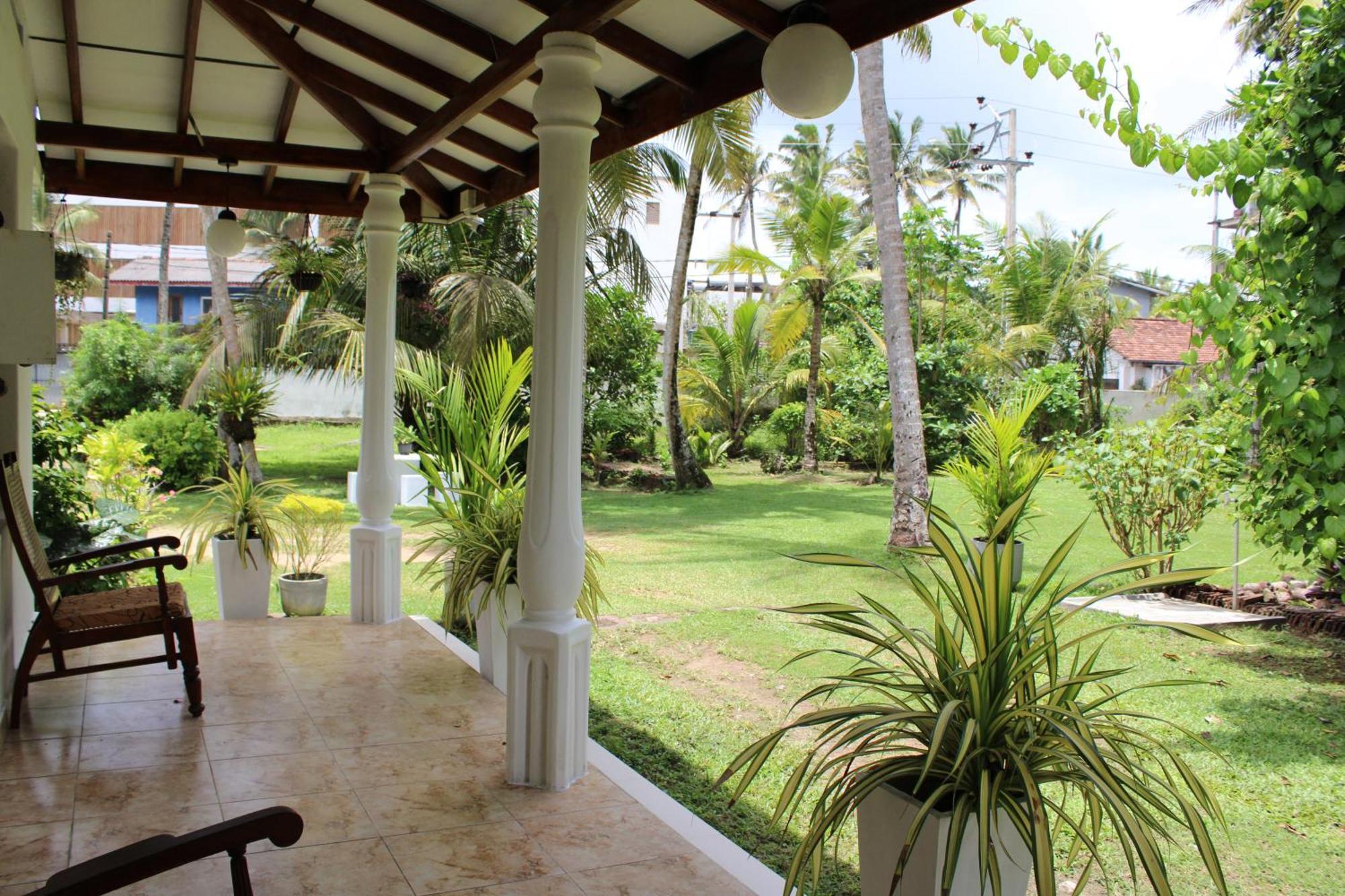 Sun And Surf Rest Hotell Ahangama Exteriör bild