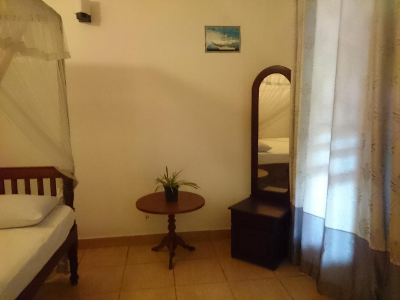 Sun And Surf Rest Hotell Ahangama Exteriör bild