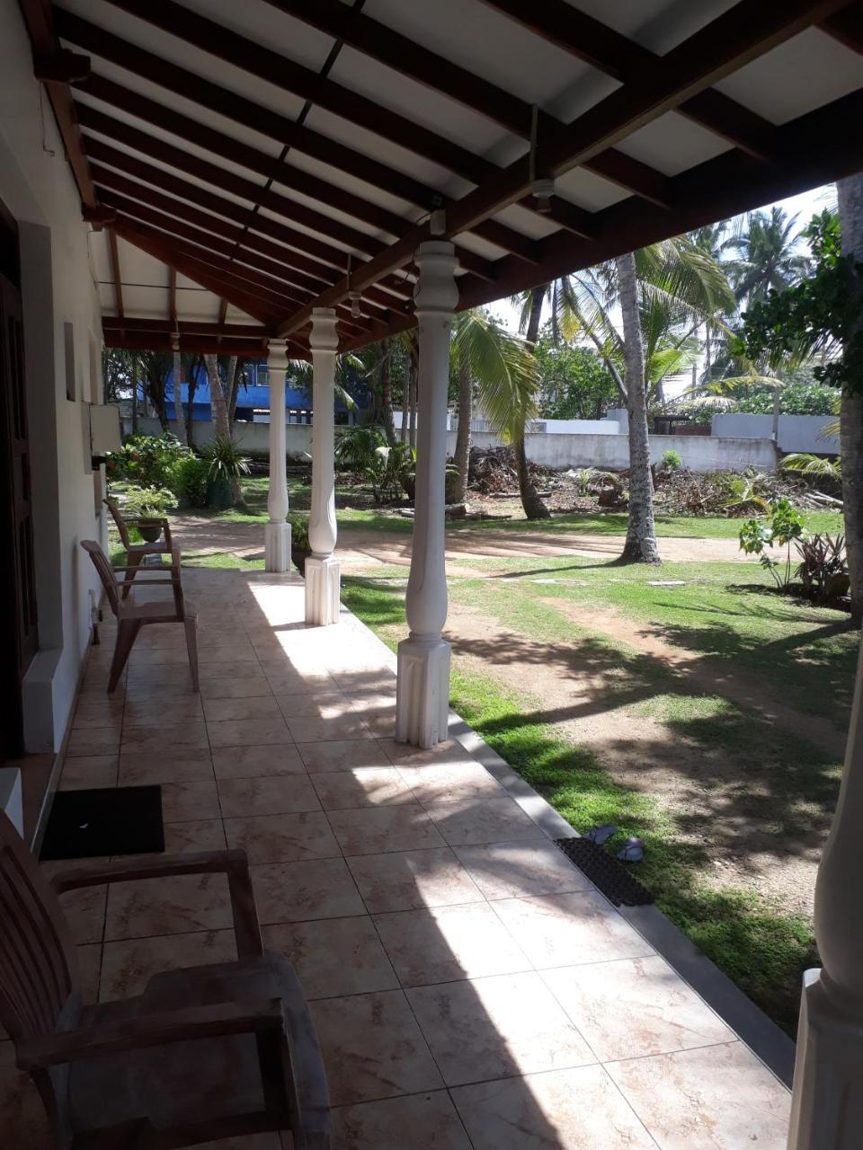 Sun And Surf Rest Hotell Ahangama Exteriör bild