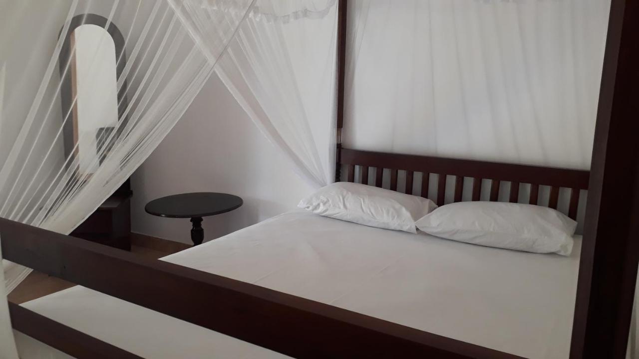 Sun And Surf Rest Hotell Ahangama Exteriör bild