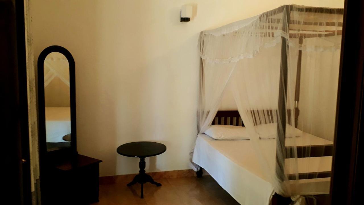 Sun And Surf Rest Hotell Ahangama Exteriör bild